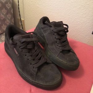 Suede Pumas